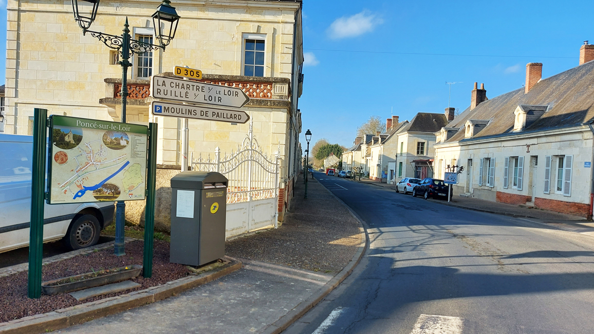 Panneau touristique à Poncé sur Loir