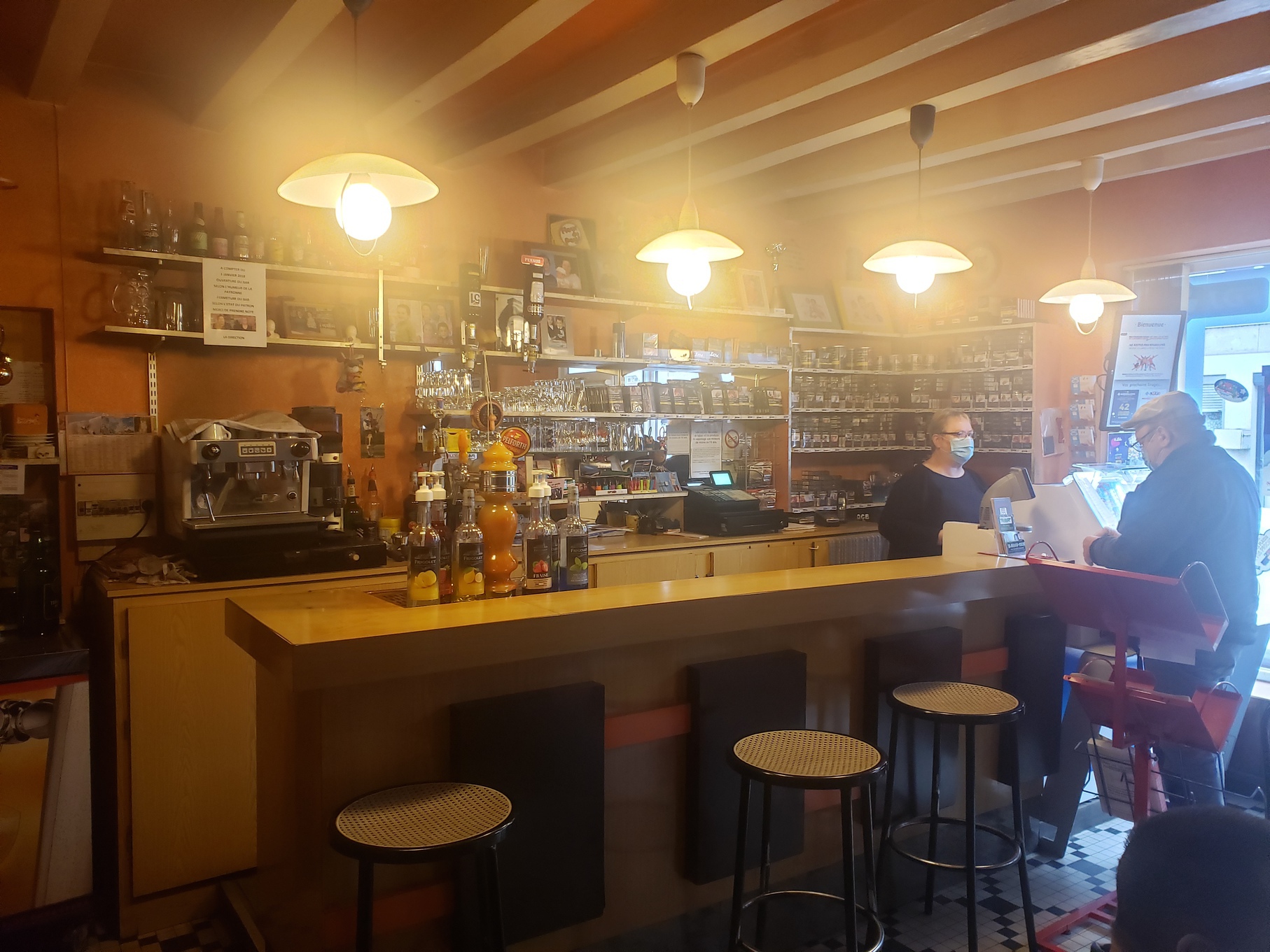 L'intérieur du café de l'Union à Ruillé-sur-Loir