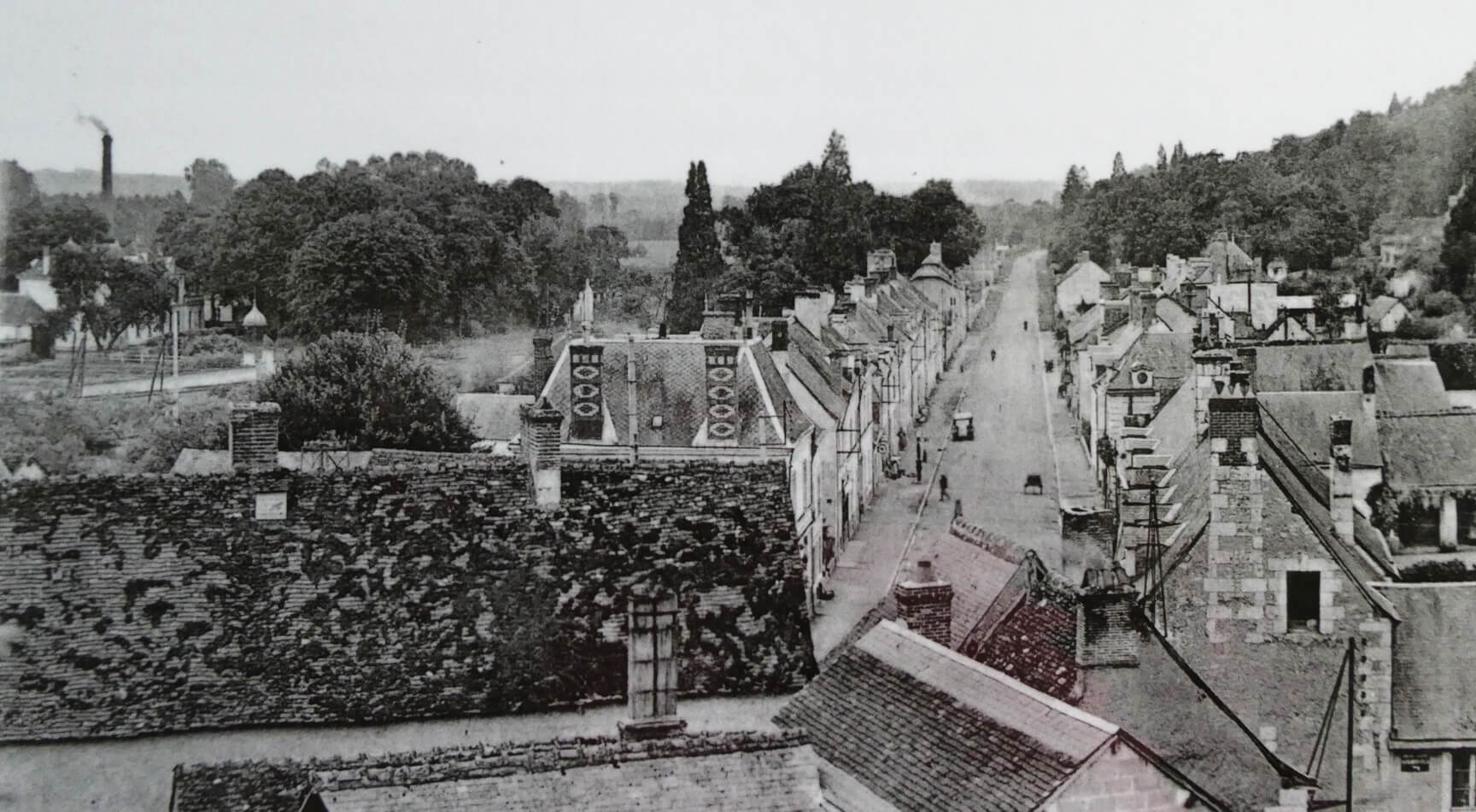 Rue principale de Poncé sur le Loir