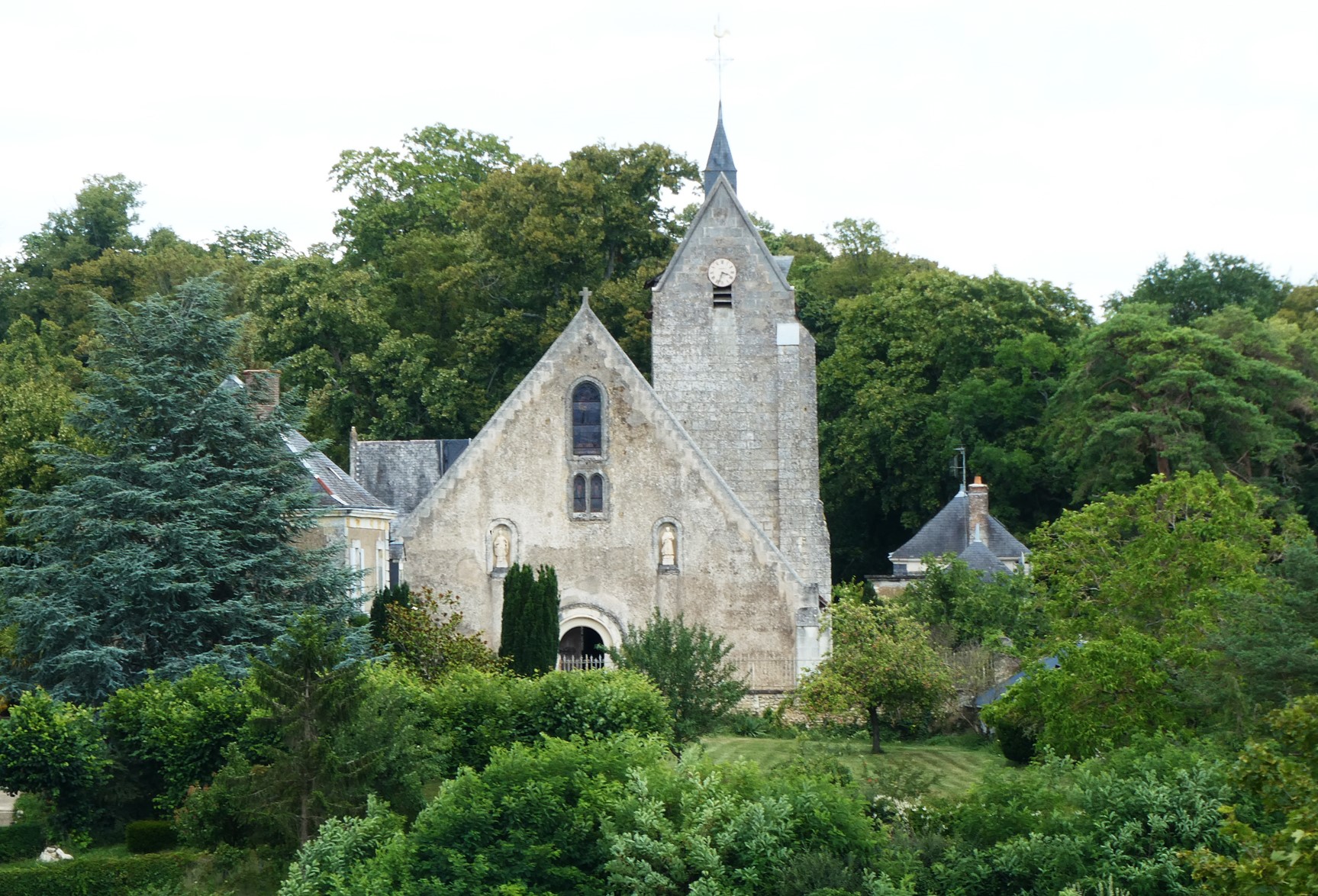 Vue de l'église de Poncé